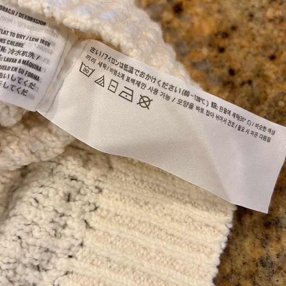 Abercrombie & Fitch 90 percent cotton 10 percent nylon xs. No stains or damage - Picture 4 of 4